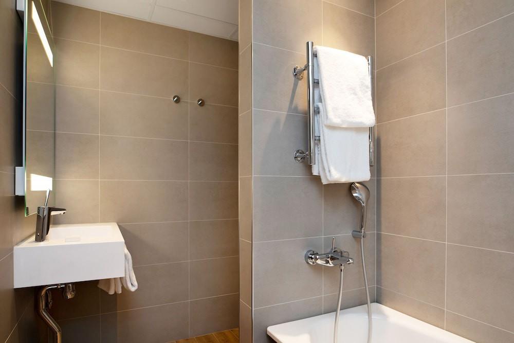 Ac Hotel By Marriott Stockholm Ulriksdal Solna Bagian luar foto