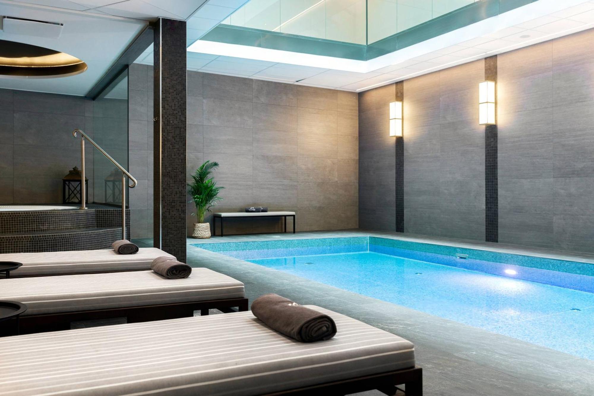 Ac Hotel By Marriott Stockholm Ulriksdal Solna Bagian luar foto