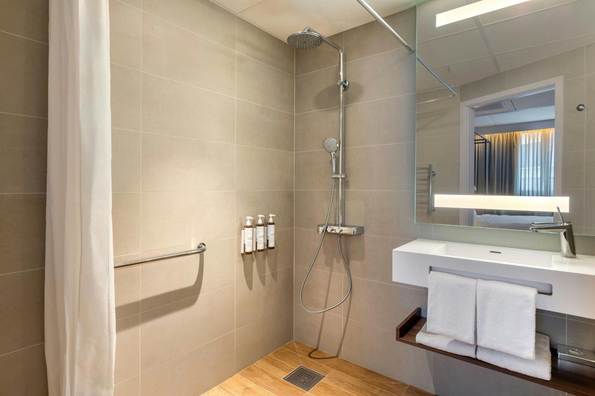 Ac Hotel By Marriott Stockholm Ulriksdal Solna Bagian luar foto