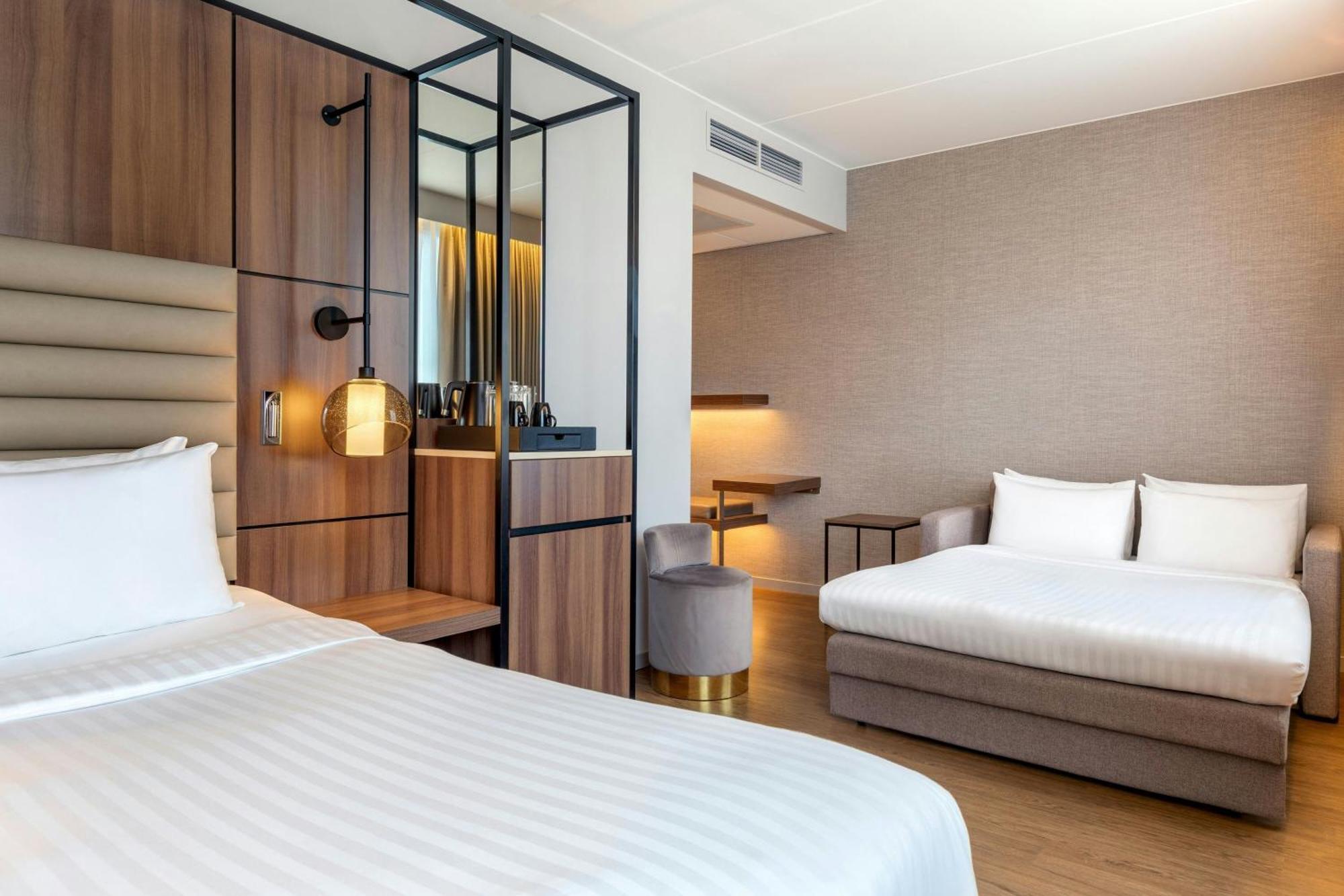 Ac Hotel By Marriott Stockholm Ulriksdal Solna Bagian luar foto